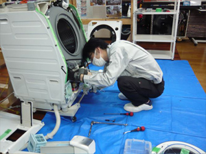 日本エアコンクリーニング協会　第42回ドラム式洗濯機分解研修会の様子